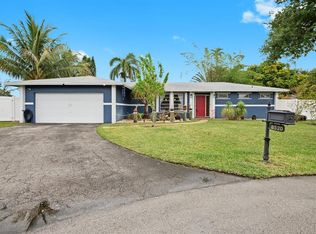 8520 SW 26th St, Davie, FL 33324