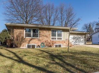 334 Sussex Dr NE, Cedar Rapids, IA 52402