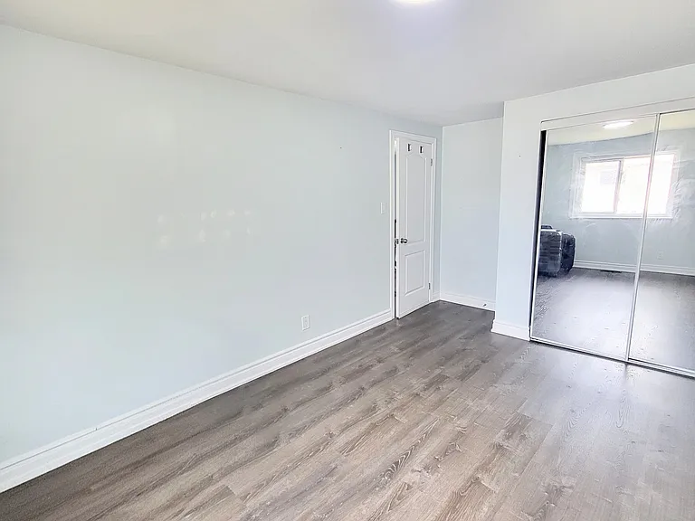 1192 Oxford St #MAIN UPPER — Photo 18