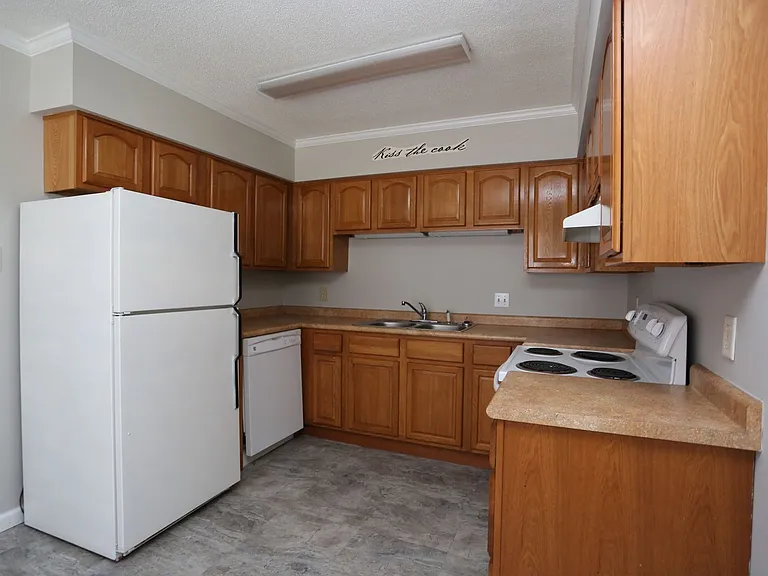 226B Courtney Way — Photo 3