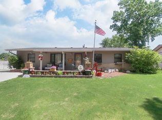802 Forest Dr, Streamwood, IL