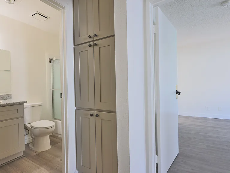 943 Elden Ave — Photo 9