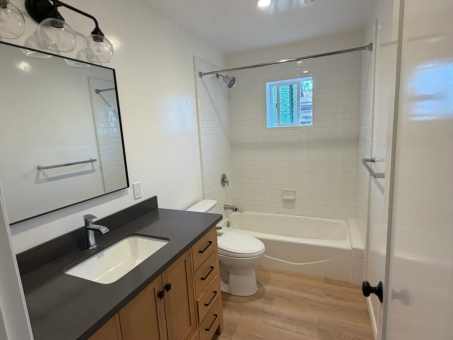 2 bed, 860 sqft, $3,995 — Photo 4