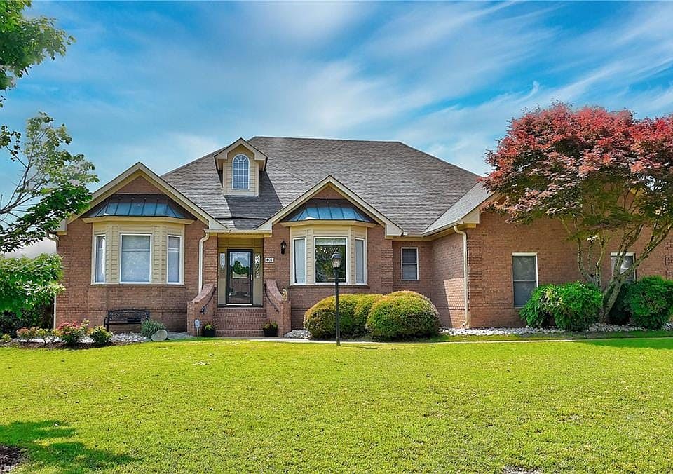 1st image of 401 Muirfield