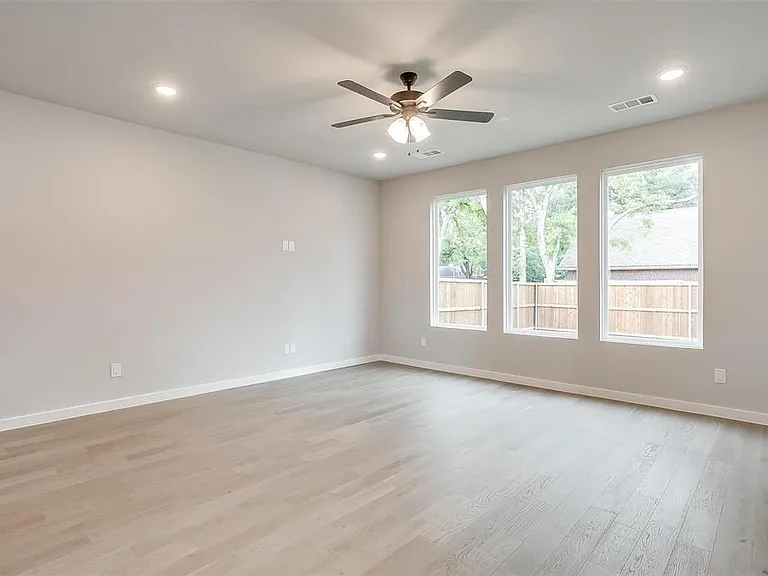 4525 Hogans Alley Dr — Photo 9