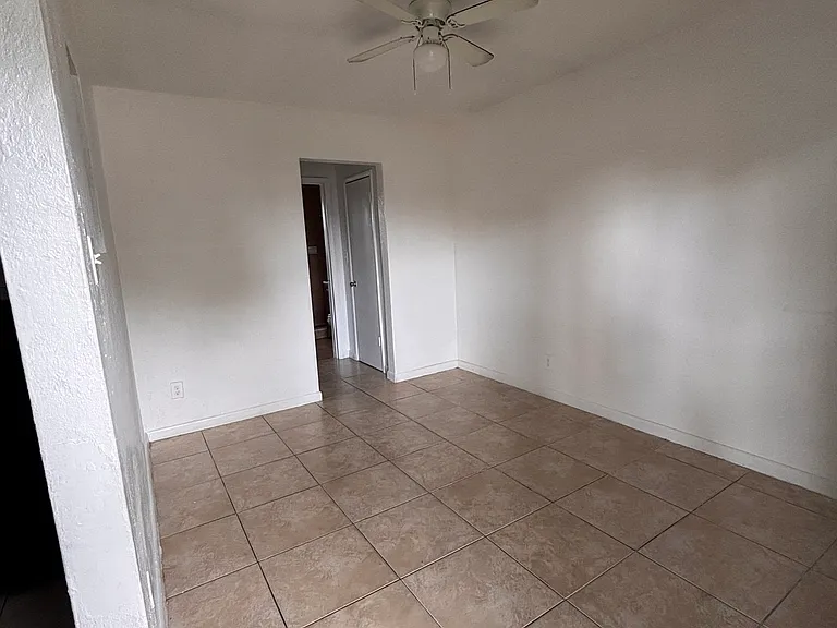 2554 NW 14th St #8 — Photo 6