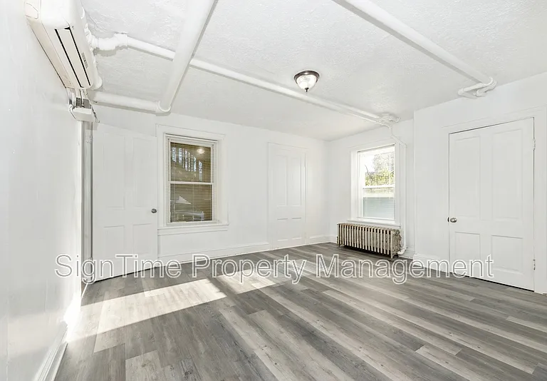 220 Summit Ave #BASEMENT — Photo 12