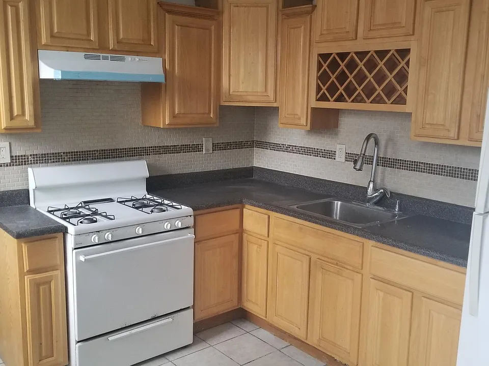 324 McLean Ave #1