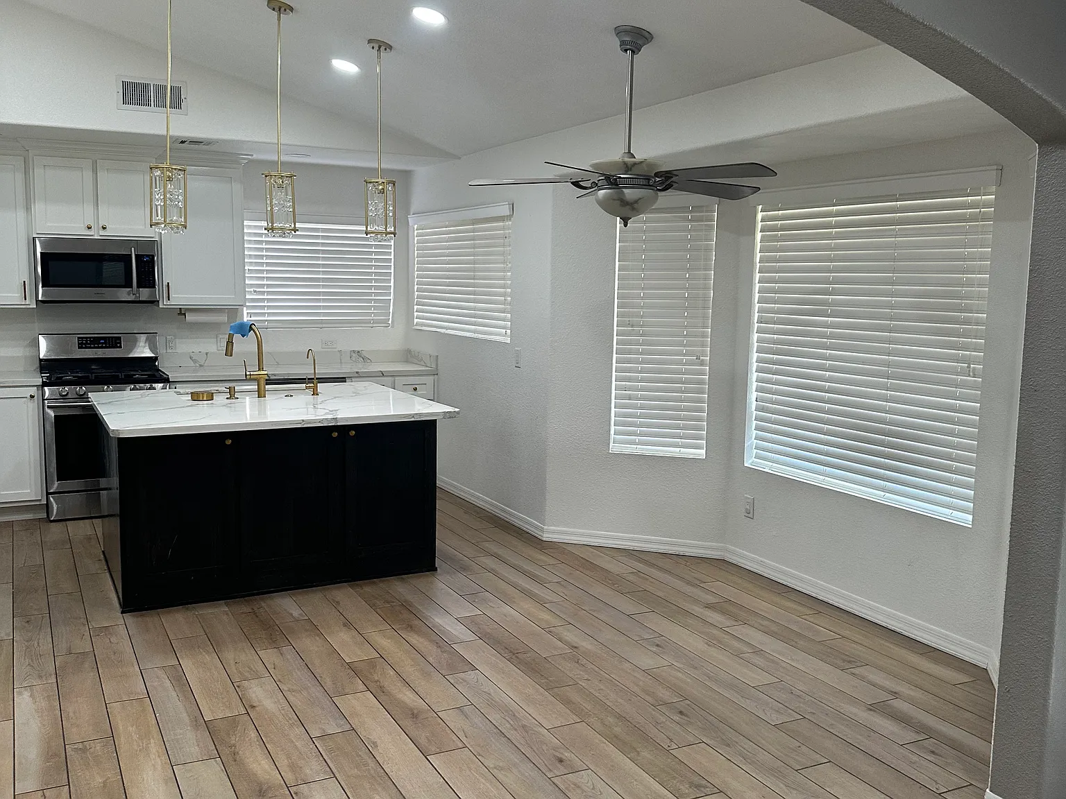3 bed, 1642 sqft, $2,100 — Photo 2