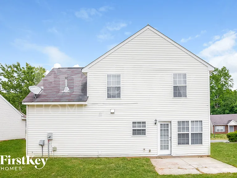 2422 Fairstone Ave — Photo 16