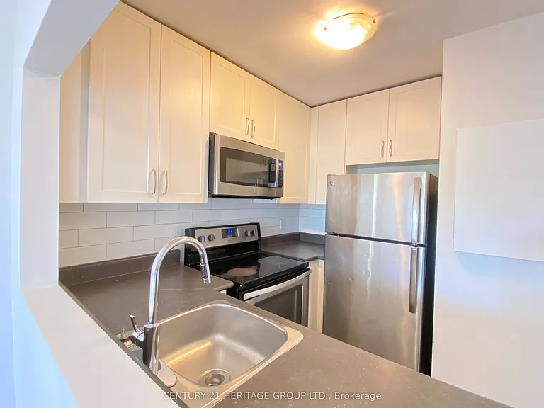 170 Grove St E #302 — Photo 4