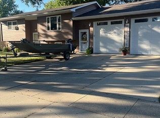 1405 Westminster Dr, Brookings, SD 57006