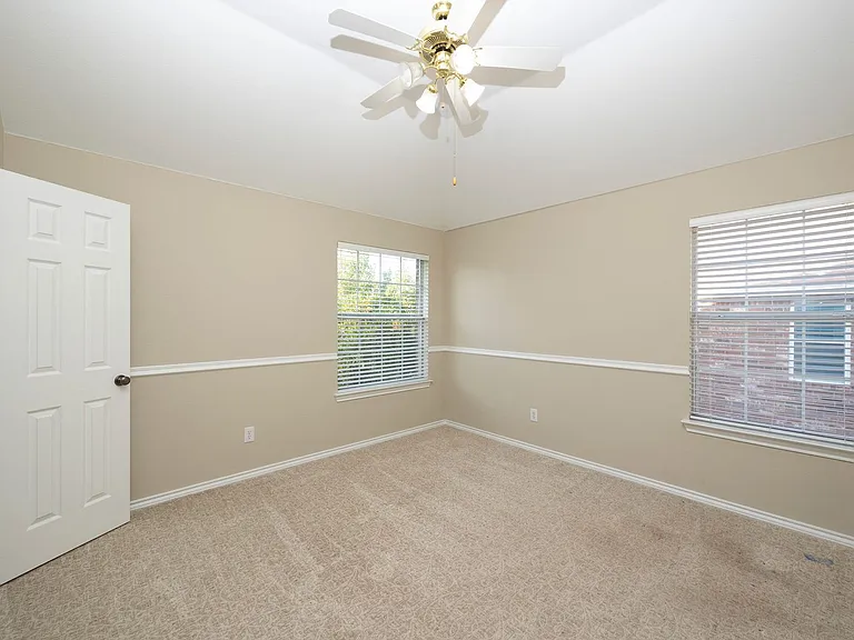 2404 Heather Glen Dr — Photo 30