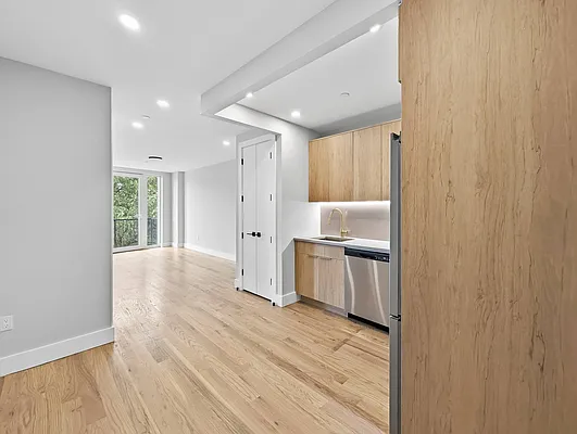 Living room, photo 2