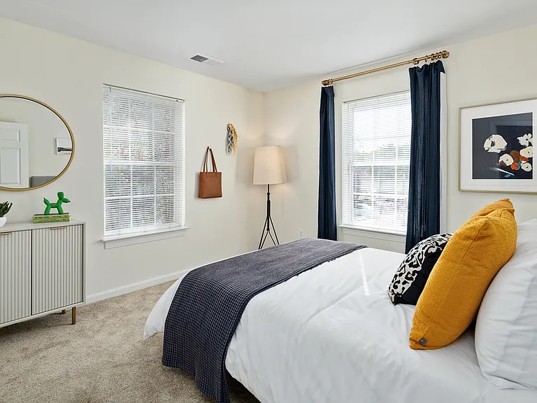 Manchester Lakes Apartment Homes — Photo 14