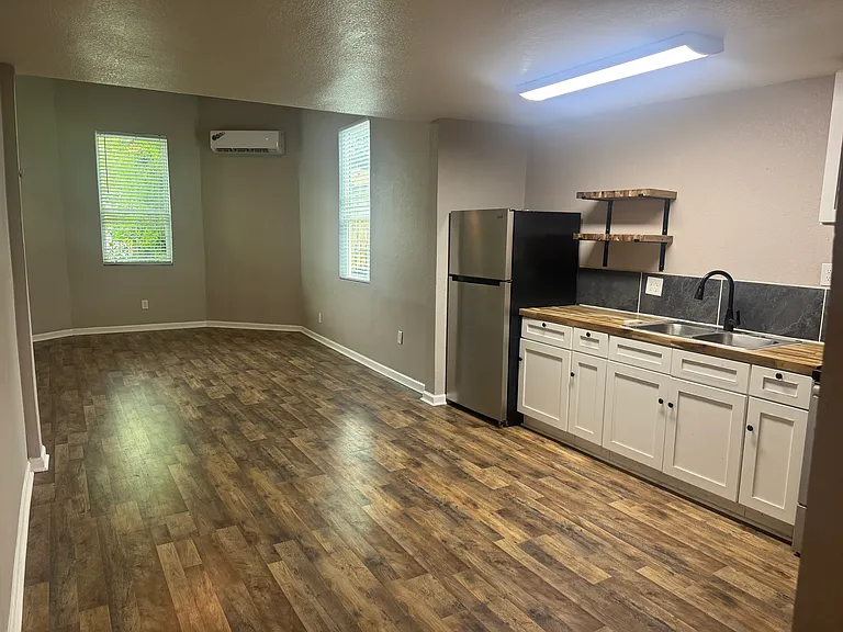 401 W Elmira St #102 — Photo 6