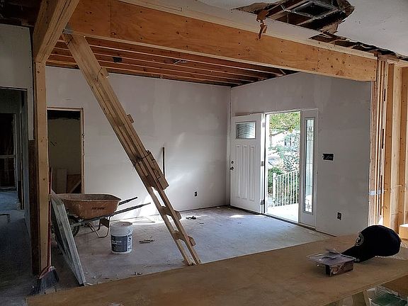 5th image of 345 North Dr