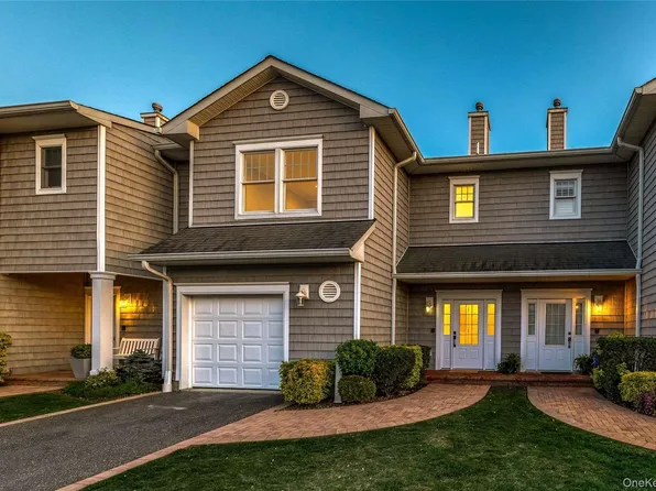 8 Ocean Watch Court, Freeport, NY 11520