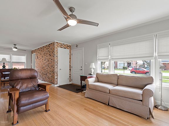 4th image of 621 N Oriole Ave