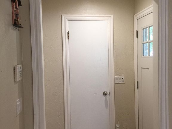 Entry picture, nice LED lighting, plus 4, LED night lights installed inside the house.