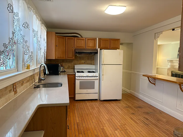 9 Royal Ave — Photo 7