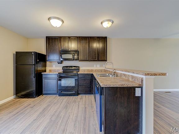 5th image of 309 Willott Square Dr