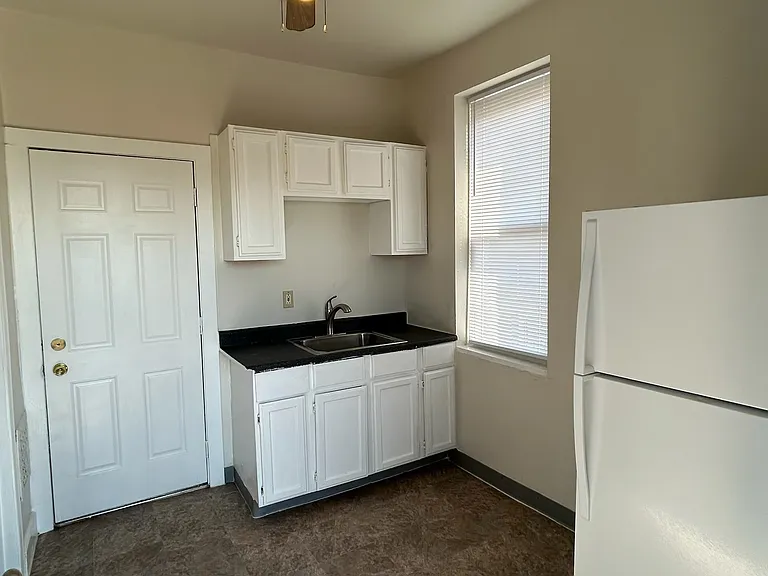 1398 Clara Ave — Photo 7