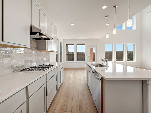 4th image of 5404 Magallon Ln