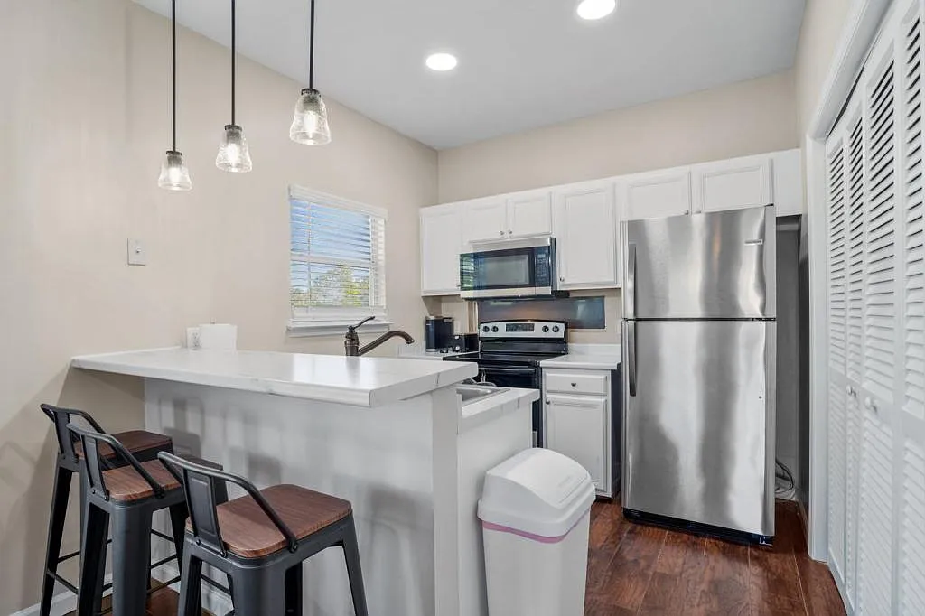 1516 S Adams St , Unit 1 — Photo 3