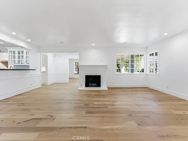 515 Kings Pl — Photo 12