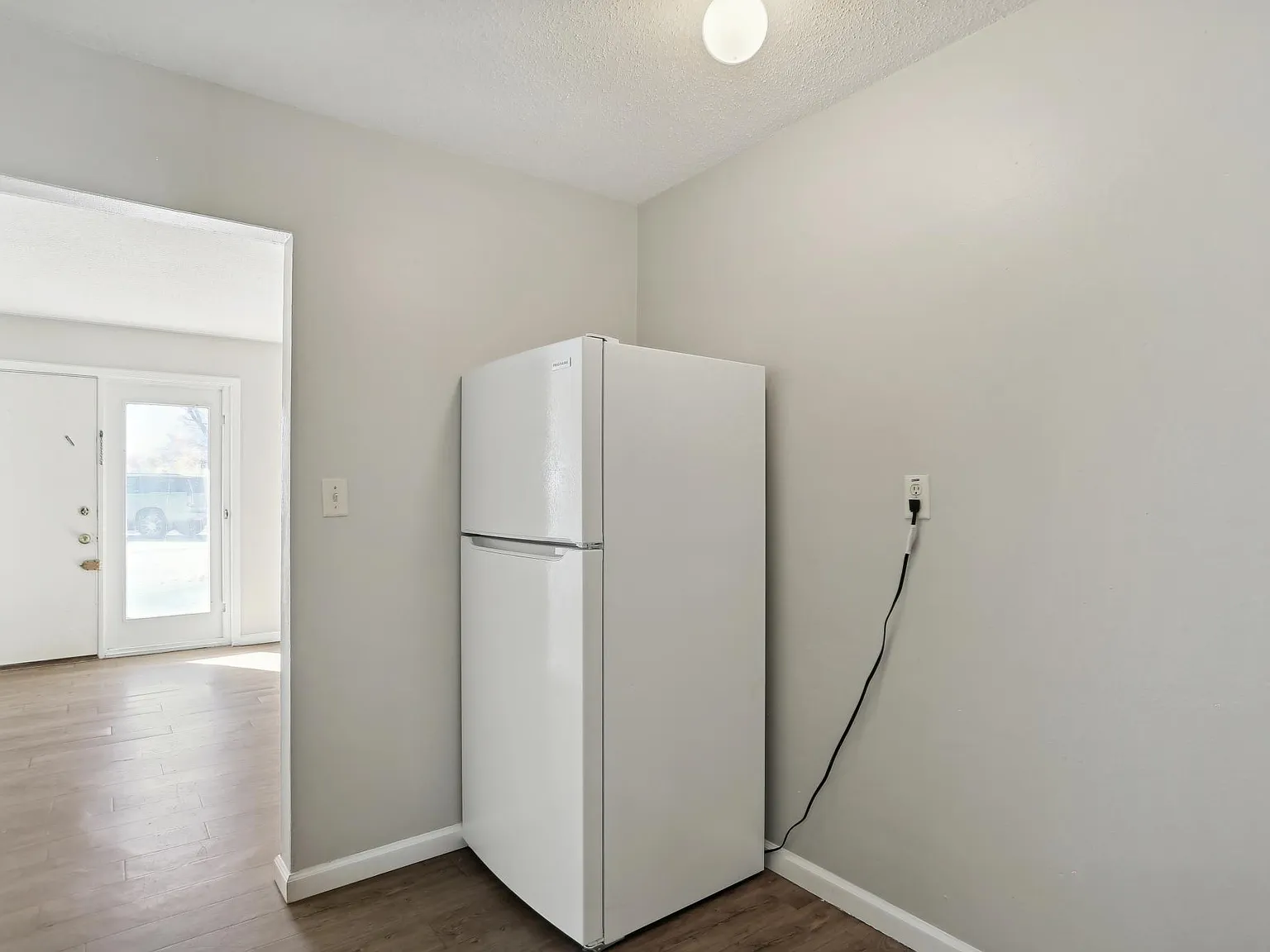 1 bed, 800 sqft, $1,150 — Photo 3