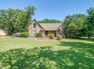 208 Saddle Hills Rd, Burleson, TX 76028