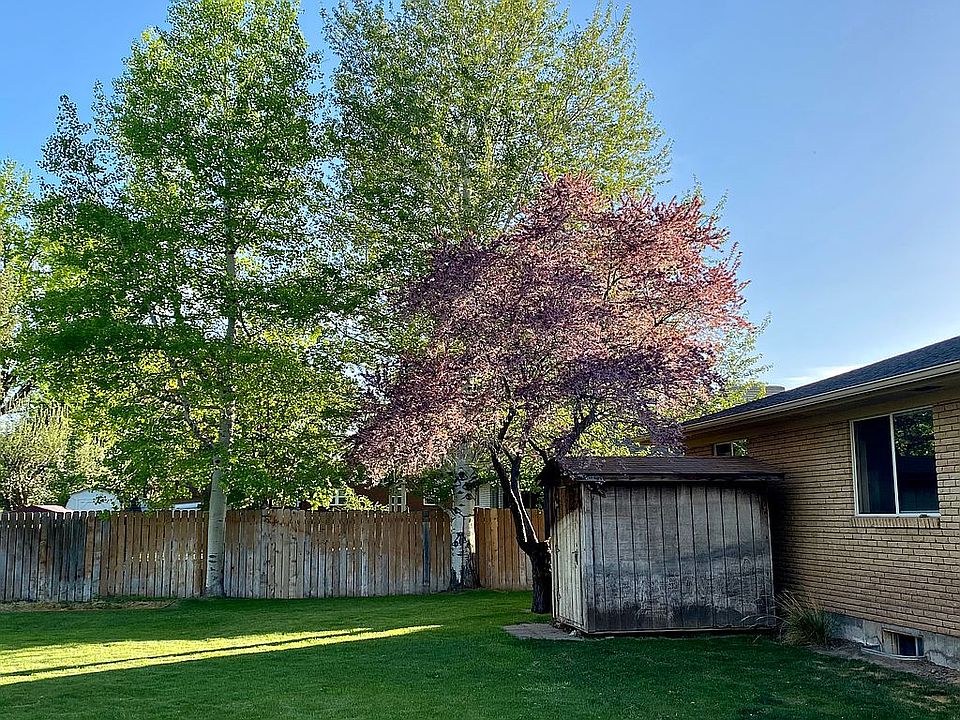 1st image of 220 Fieldstream Ln