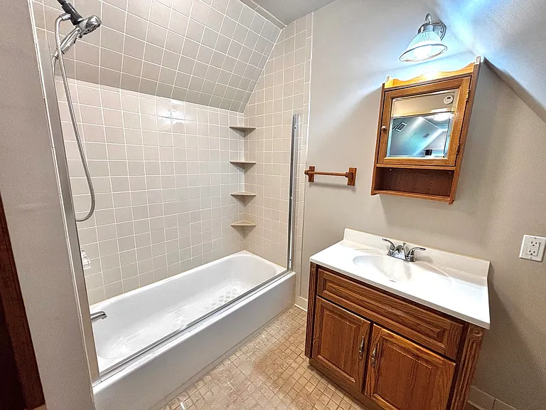 553 Foundry St — Photo 20