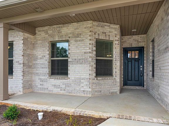 3rd image of 718 Canary Ct