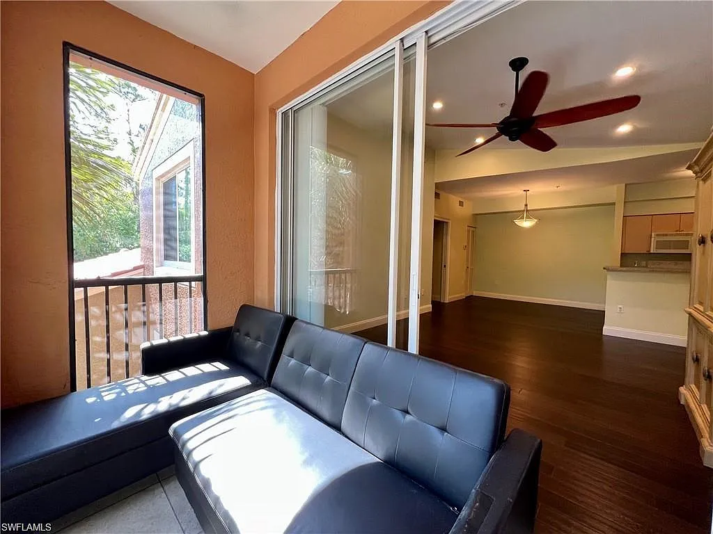 1 bed, 1.0 bath, 744 sqft, $1,600 — Photo 2