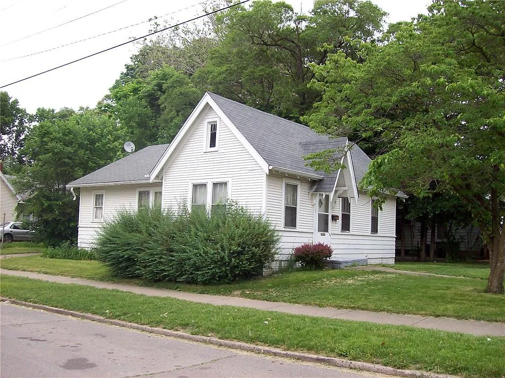 758 W King St photo 1