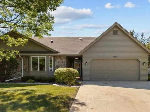 1320 Hidden Fields DRIVE, West Bend, WI 53095
