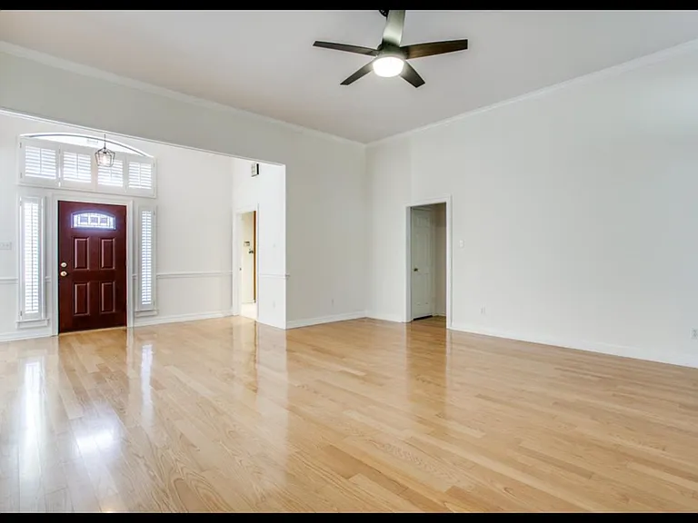 7921 Kendra Ln — Photo 11