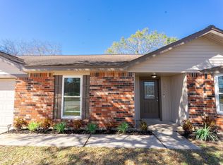 17511 Heritage Cove Dr, Webster, TX 77598
