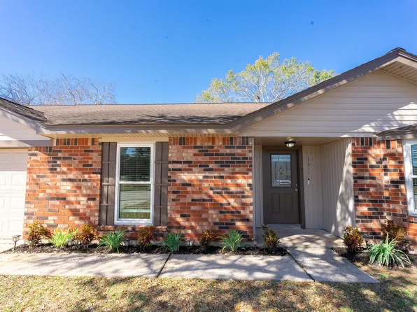 17511 Heritage Cove Dr, Webster, TX 77598