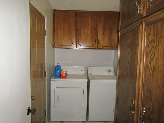 4th image of 101 Oakwood St