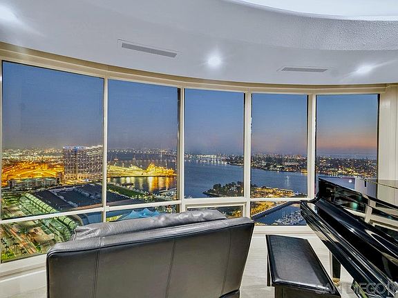 4th image of 100 Harbor Dr Unit 3703