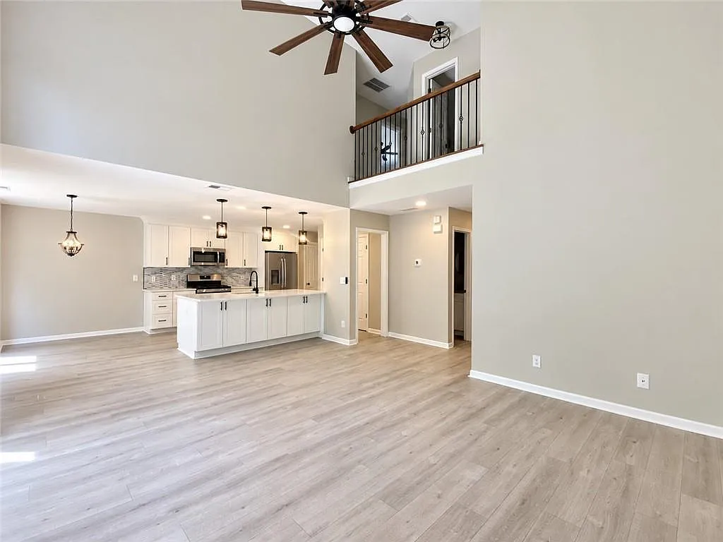 3 bed, 2.5 bath, 1443 sqft, $2,400 — Photo 4