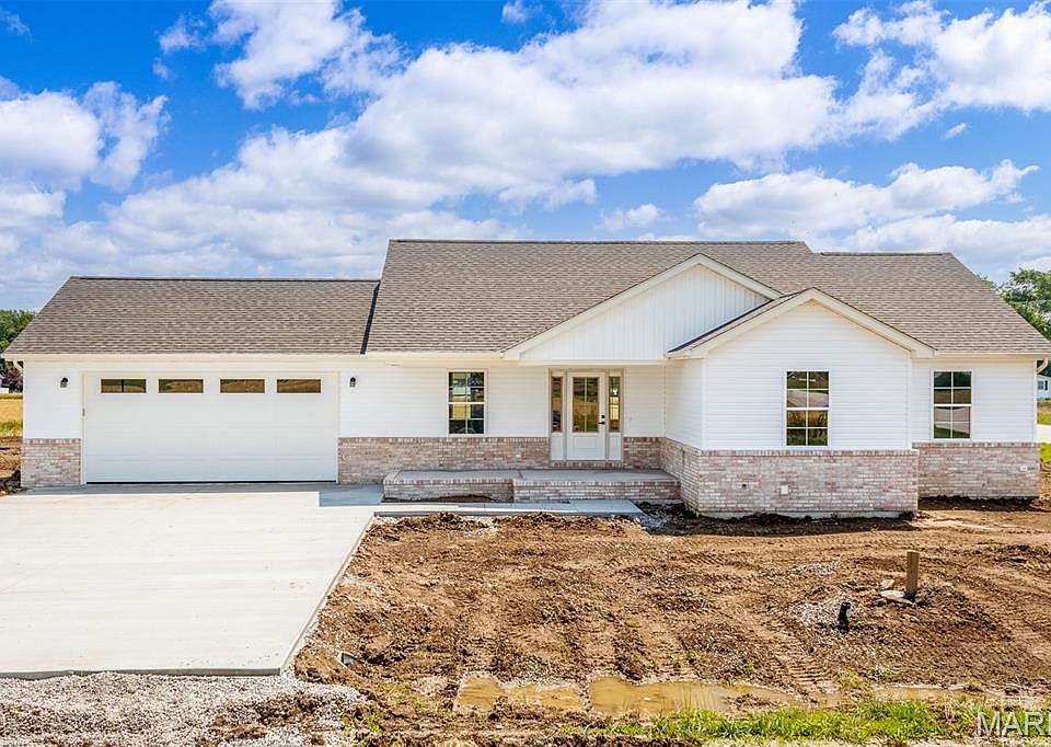Private 『J』 4955 Fitz James Xing, Highland, IL 62249 | MLS #25039705