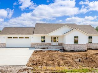 4955 Fitz James Xing, Highland, IL 62249