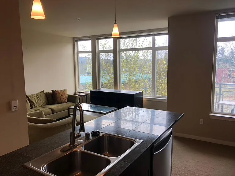 170 Winslow Way E #304 — Photo 4