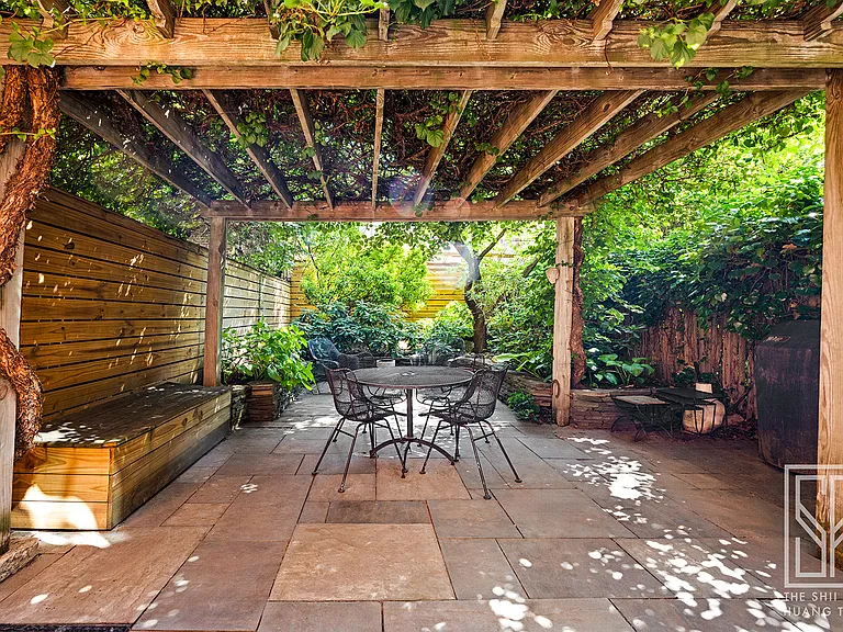 548 State St #PARLOR — Photo 31