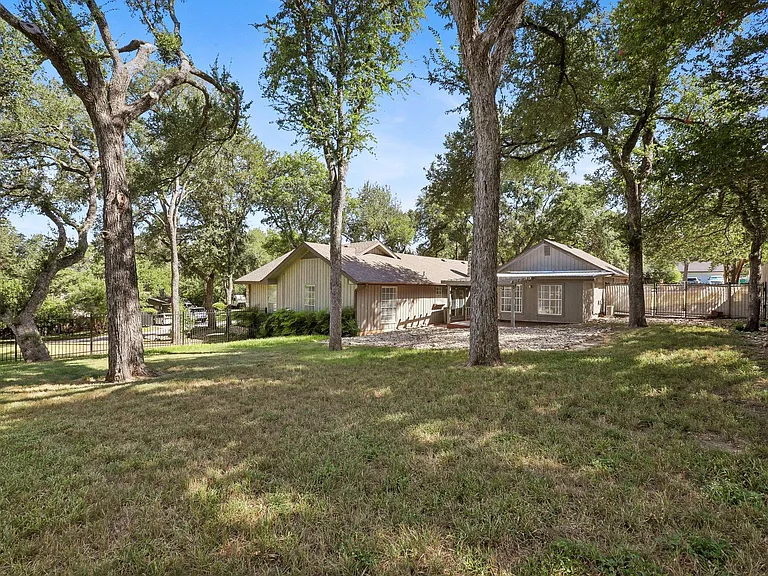 10903 Mellow Ln — Photo 24