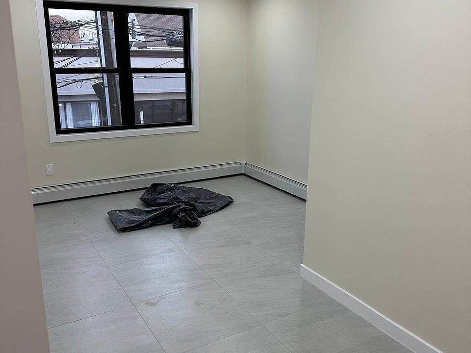 1st image of 206 Bedford Ave